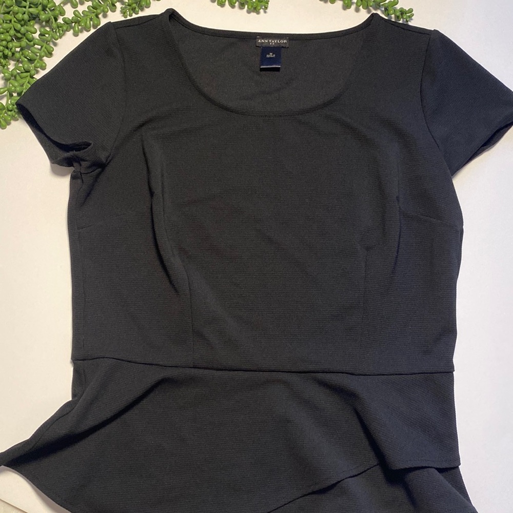 Ann Taylor Ruffled‎ Top
